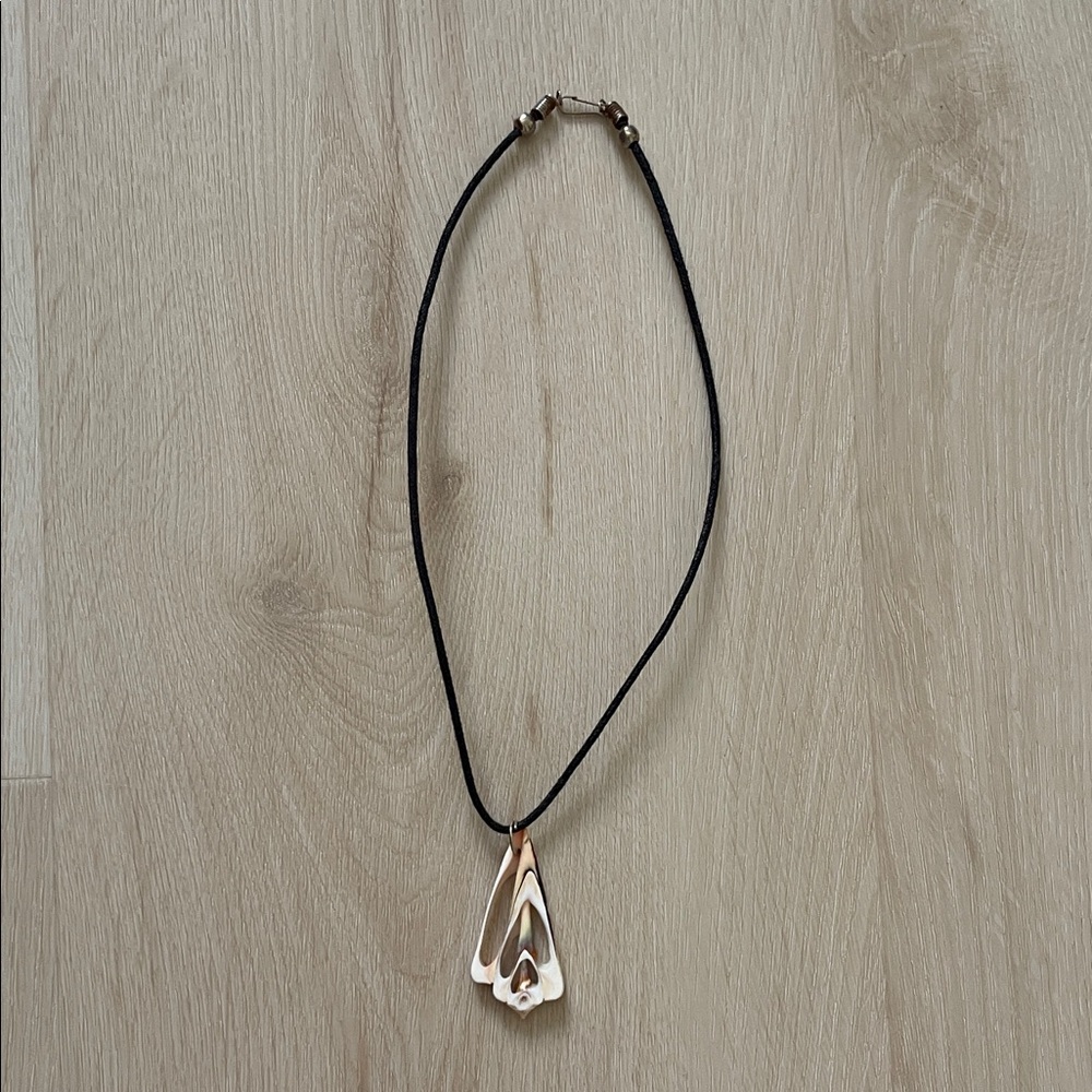 Fun shell pendant chocker necklace one-size unisex new